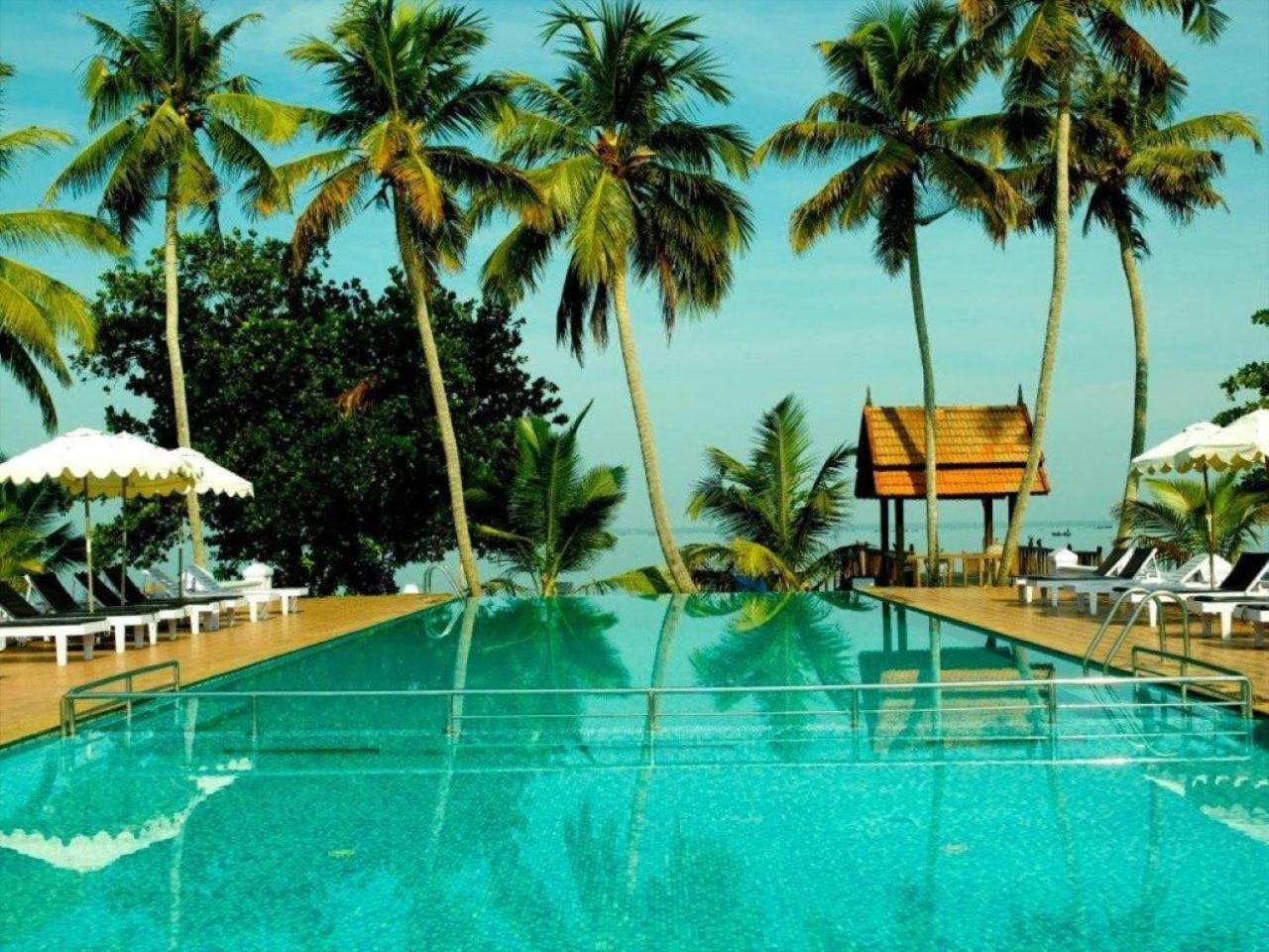 Abad Whispering Palms Hotell Kumarakom Exteriör bild
