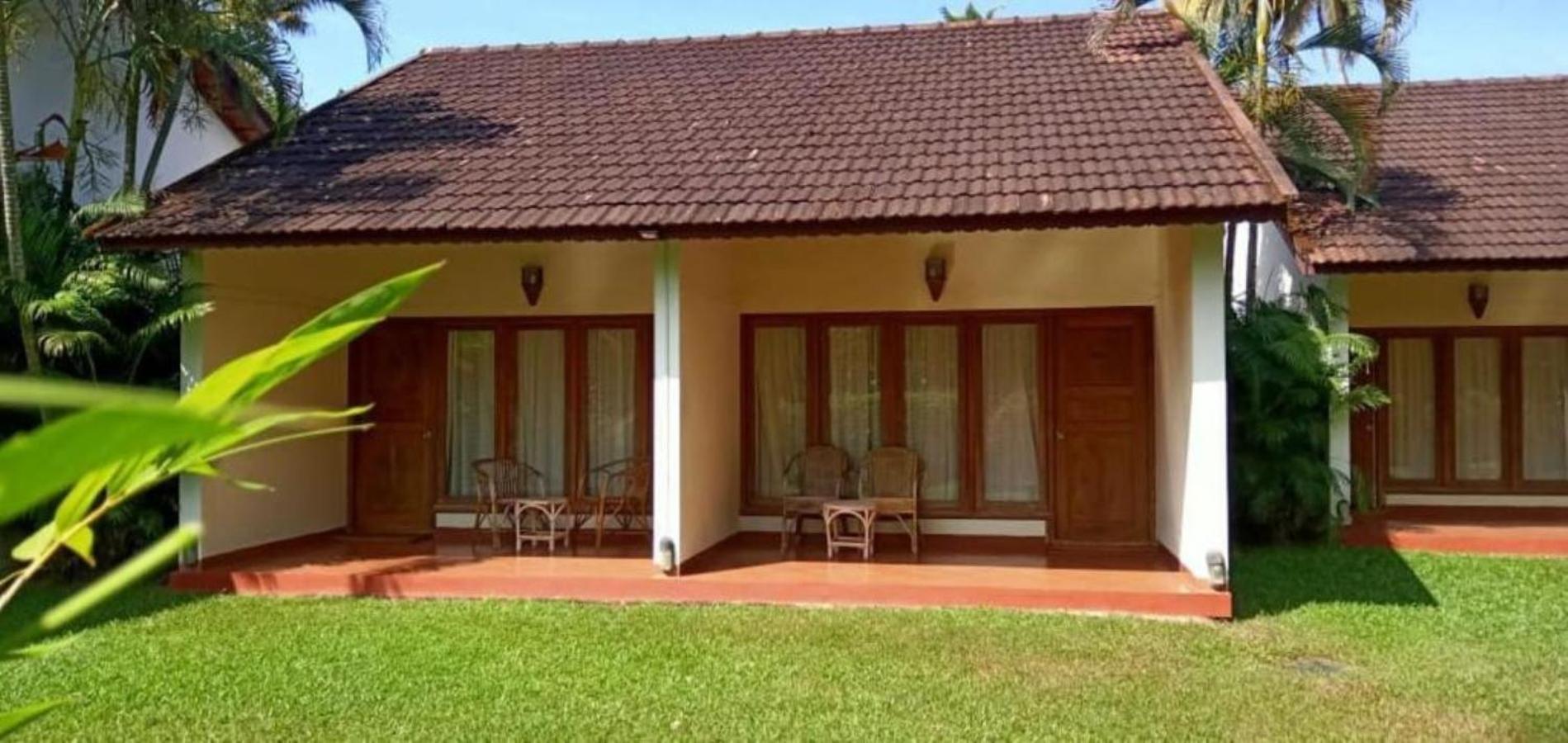Abad Whispering Palms Hotell Kumarakom Exteriör bild