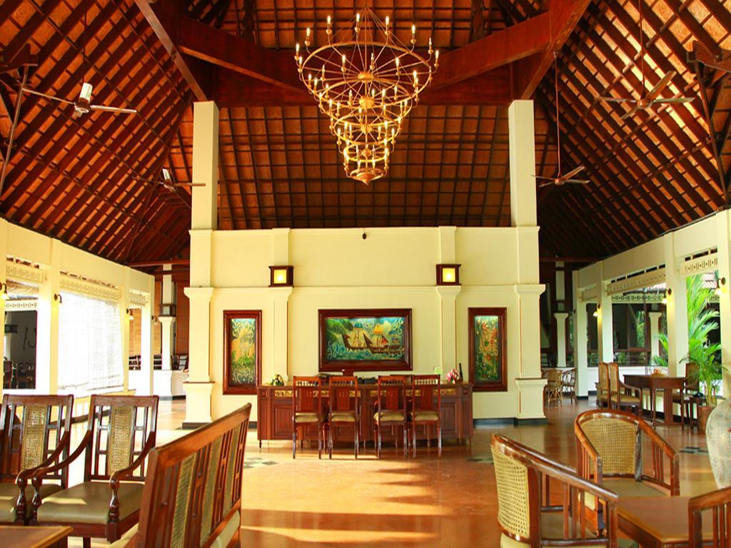 Abad Whispering Palms Hotell Kumarakom Exteriör bild