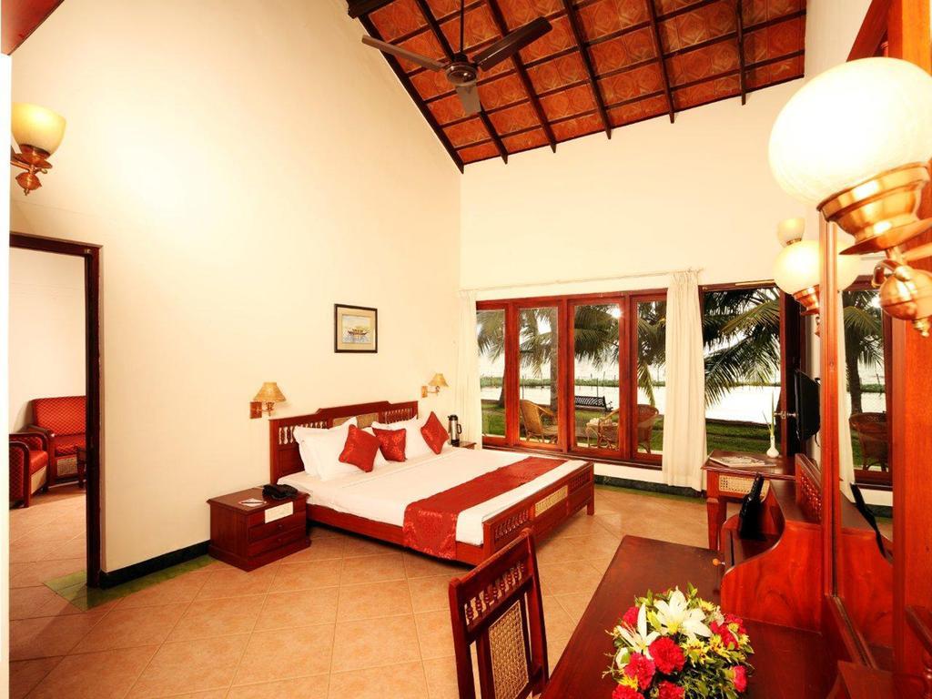 Abad Whispering Palms Hotell Kumarakom Exteriör bild