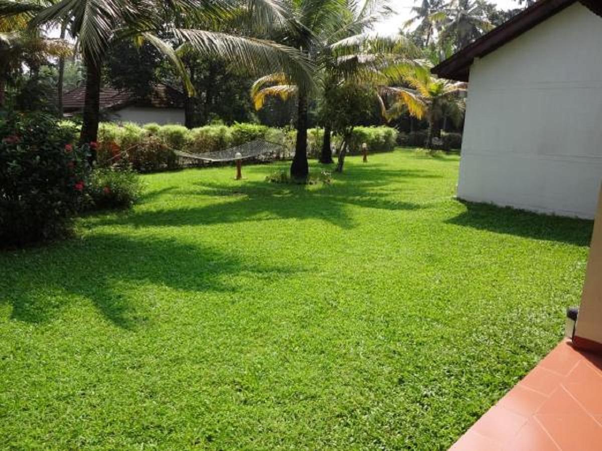 Abad Whispering Palms Hotell Kumarakom Exteriör bild
